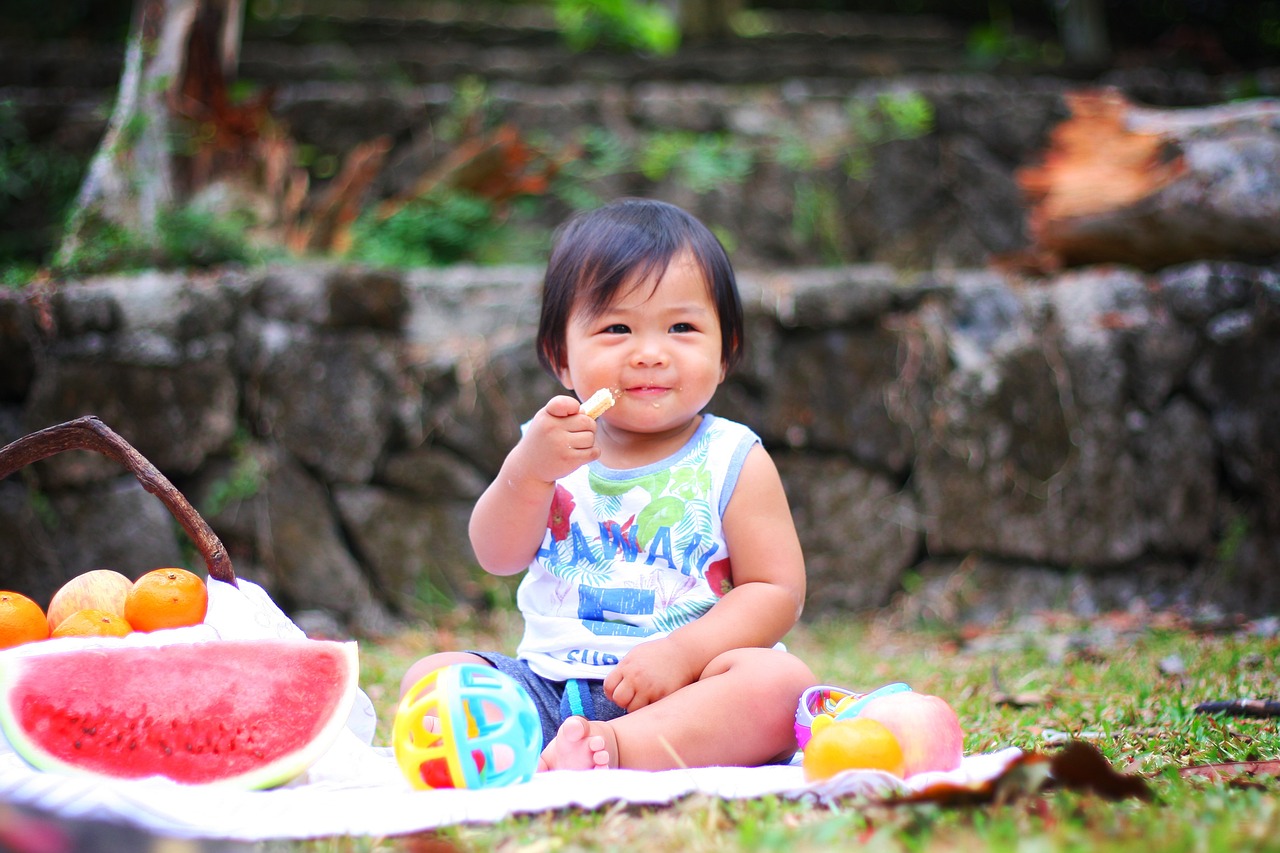 最新母乳系列研究，探讨其对婴儿健康和营养的重要性